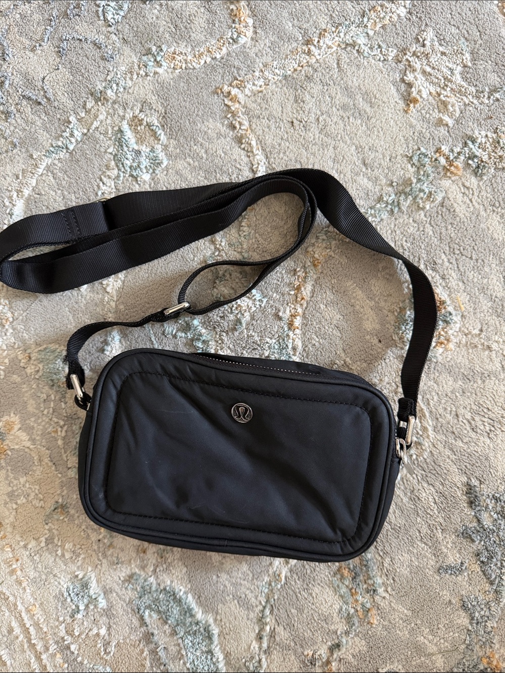 Lululemon crossbody camera bag 2L